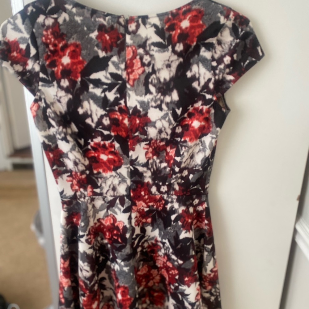 Floral aLove..Ady short dress and cap sleeve - Picture 2 of 5